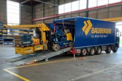images/Produkte/Tieflader/40to/02-bauberger-einladen_maschinentransporter.jpg